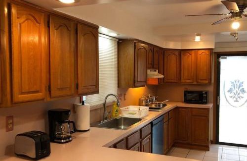 Hopelawn Apartment | Private house with 4 bedrooms and 2 bathrooms and direct NYC Manhattan train only 10 minute walk away