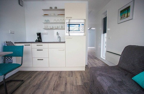Heugum Boat Rental | Private island: rest on the water near the bustling center of Maastricht