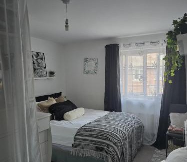 Spencers Wood House | Private kingsize room