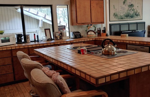 Granite Bay House | Private Lake Flower Farm 100 acres