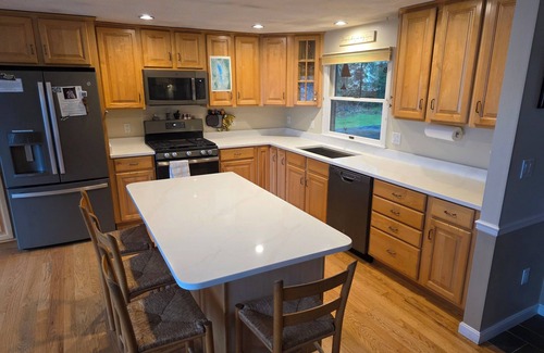 Windham House | Private Lakefront Home-Hot Tub-Great for Families-Large Yard-Quiet-Shallow Entry