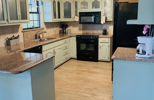 Crescent City Cabin | Private lakeside cabin with fire pit, GAME ROOM, kayaks.