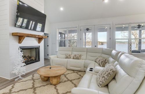 Rockford House | Private Lakeview Haven in Rockford