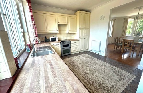 North Hykeham House | Private Lincoln Retreat - 4 Bedroom House