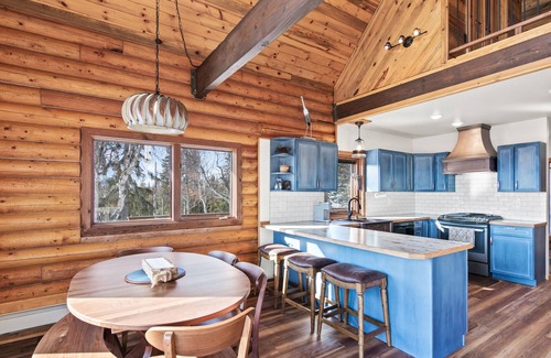 Cohoe House | Private Lodging on 12 Acres with Kenai Mountain Views