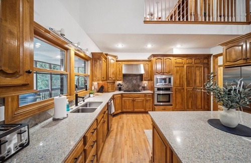 Belton House | Private Luxury Retreat on 12 Acres w/Hot Tub
