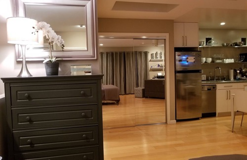 Mar Vista House | Private Luxury Studio with Parking and Laundry.