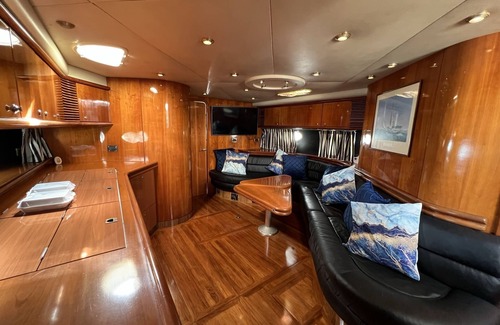 Zona Hotelera Boat Rental | Private Luxury Yacht Sunseeker 60ft UP TO 20 pax Price x 4 Hours