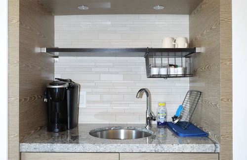 Richmond Apartment | Private Modern Suite 15min from YVR self check in