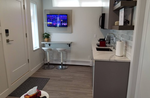 Renfrew-Collingwood House | Private Modern Suite - Central Location