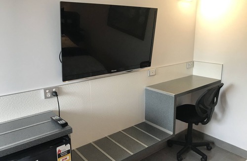 Midway Point House | Private motel style room with code entry, 10 mins from Hobart Airport Australia.