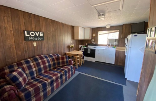 Clay Springs Cottage | Private Mountain Get-A-Way in the Pines