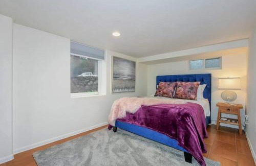 Camas Apartment | Private New Garden Apartment W Hot Tub