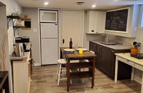 Hamilton Apartment | Private New Suite Close to McMaster