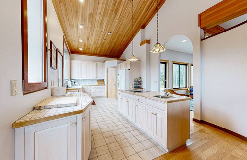 Ocean Point House | Private Oceanfront Home on 10 Acres - 2 Fireplaces, 4 Decks & Grill