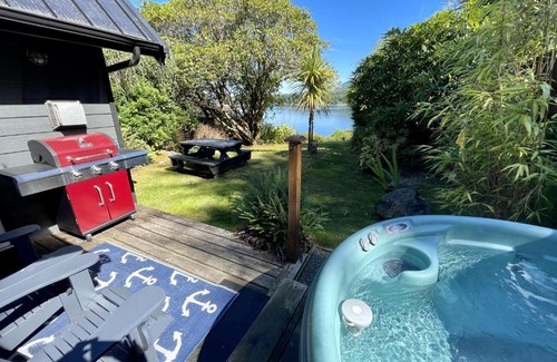 Ucluelet House | Private Oceanfront Cabin And Hot Tub! - Gww