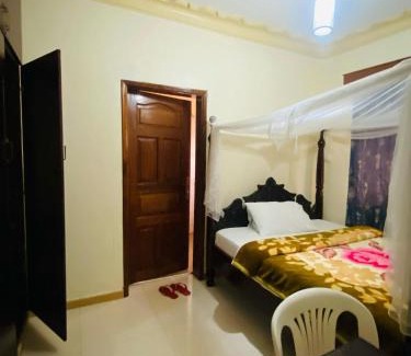 Arua Bed & Breakfast | Private Palace