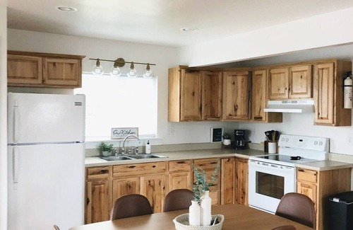 Rushville House | Private & Peaceful Lakehouse w/Hot tub + King bed