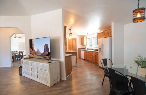 Crystal House | Private & Peaceful Retreat near Death Valley - 2 HOMES, large group friendly!