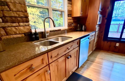 Wetmore Cottage | Private Peaceful Retreat on Stella Laken