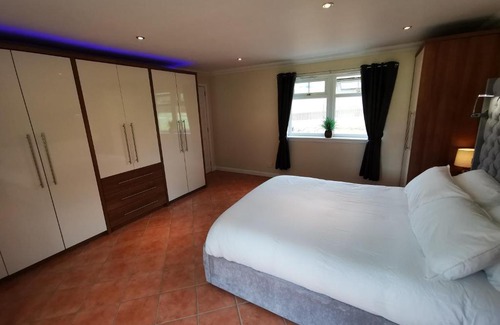 Alford House | Private peacefull pet friendly converted country cottage
