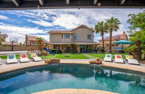 Arabian Crest House | Private Pickleball Resort Spa Pool & Playground