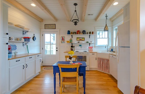 Alexander Cottage | Private Pond! Drink in the Beauty! Hiraeth Hill Cottage. Asheville rental!