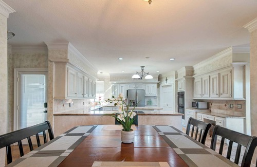 Klein House | Private Pool and Spa, Spacious and Elegant, and Centrally Located Huge Estate