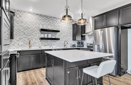 Hollister House | Private Pool-Fitness Room-Free Tickets-Golf Cart-Arcades-Expansive Decks-Elevator-Golf Cart!