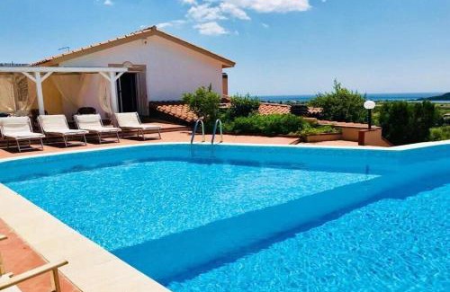 Chia House | Private Pool villa with panoramic views split over 2 levels/Aircon/New Pool.