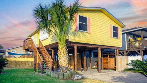 Leeward Sands House | Private Pool Yard Deck by the Nature Preserve Tipsy Flipper by AvantStay