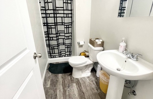 Medford House | Private Queen Room w/Bathroom