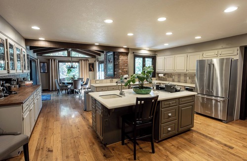 Rogue River House | Private Resort style nature retreat, with pool, pet-friendly