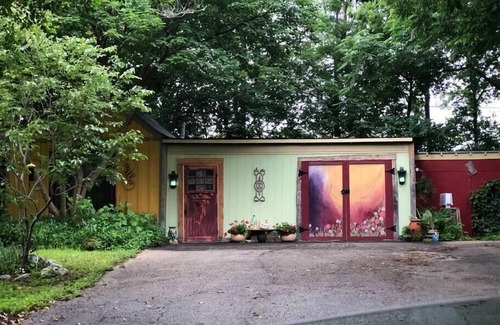 Manchaca House | Private Respite with SwimSpa- Breathe Deeply Cabin