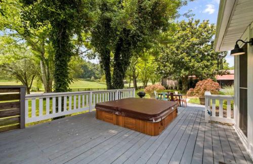 Thompson's Station House | Private Retreat Burwood 8 acres Hot Tub Fire pit