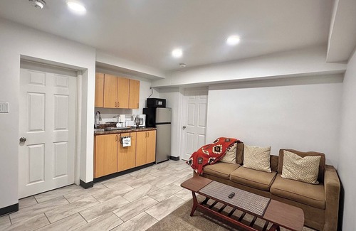 North Bay Apartment | Private Retreat – Walk to Beach | Lake | Stores |Dining