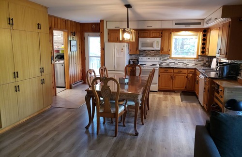 Amherst Cottage | Private River Oasis
