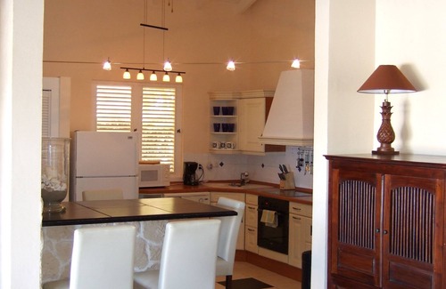 Westbury House | Private romantic retreat, ideally located, panoramic views, walk to the beach.