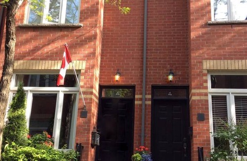Downtown Toronto Resort | Private room ∙ 1 guest