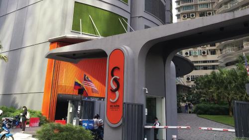 Kuala Lumpur City Centre Apartment | Private Room at Sky Suites KLCC by iRent365