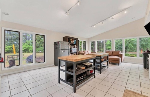 Southern Pines House | Private Room & Bathroom in Southern Pines with WiFi, AC