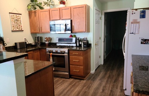 Broomfield House | Private Room & Bathroom & Laundry