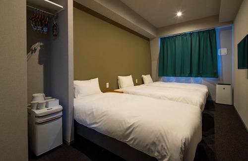 Kitahorie Hotel | Private room Dog friendly triple room Bath /Osaka Ōsaka