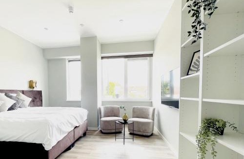 Raamsdonksveer House | Private Room With Cozy Bed, Bathroom & Wifi