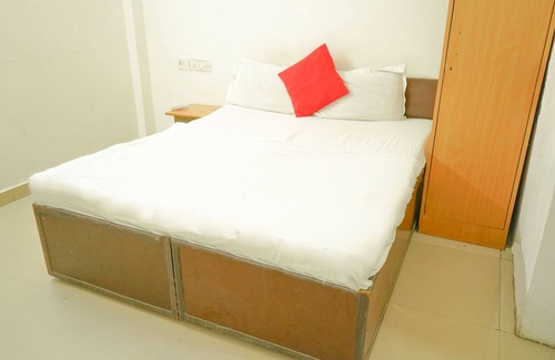 Jangupura Extension Bed & Breakfast | private rooms in lajpat nagar