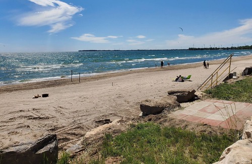 Wainfleet Cottage | Private sand beach. Lakeview. Spacious LongBeachCottages.com – Cottage #9