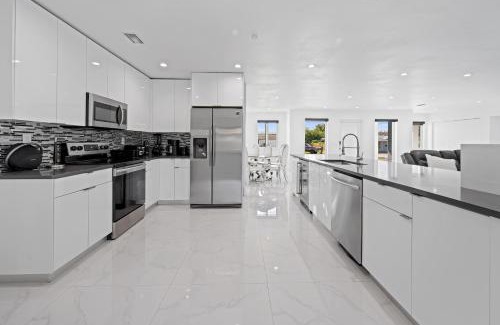 Hallandale Beach Apartment | Private Spacious House #BBQ - Hallandale Beach, Florida