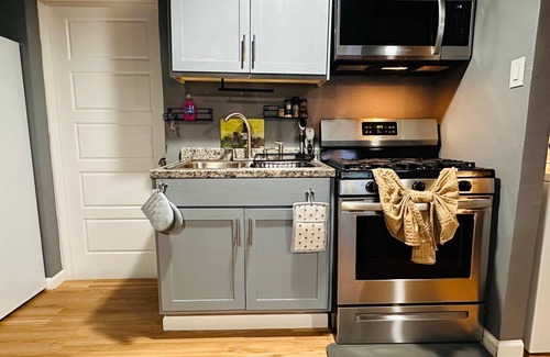 Irving House | Private Stay/Patio,Kitchen/parking/DFW