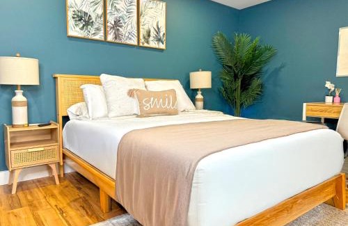 Williams Lake House | Private Studio - 5 Min to DT - Self Check-In - 75 Inch TV