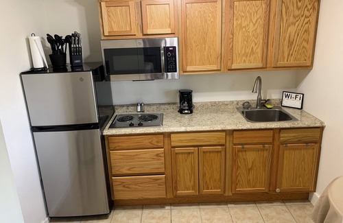 Lufkin Apartment | Private studio located on beautiful horse property